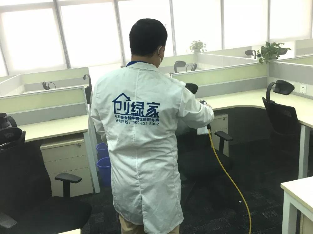 完美日記是一個國產大眾美妝品牌，價格良心堪稱國貨之光，也深受年輕人喜愛。